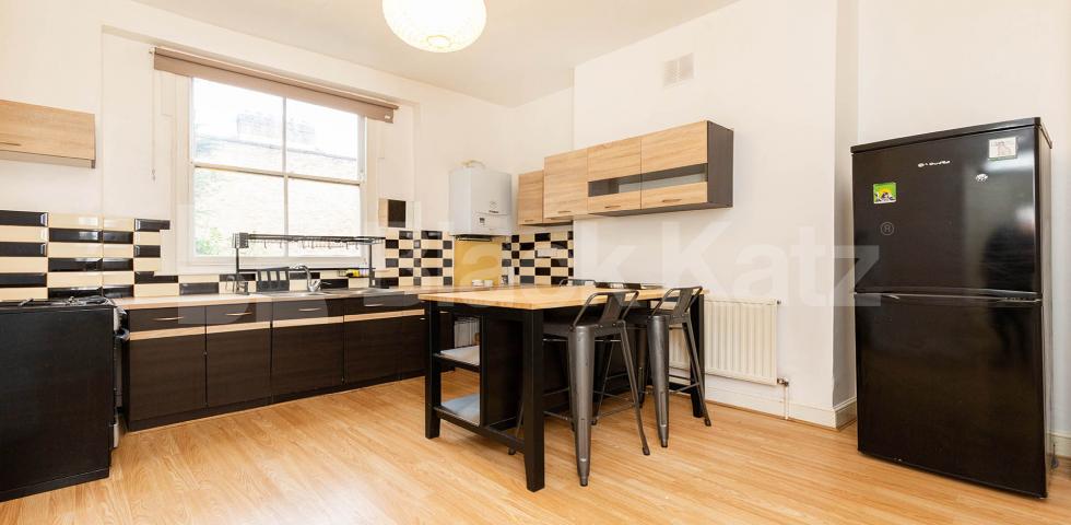 			2 Bedroom, 1 bath, 1 reception Apartment			 Sandringham Road, Dalston 